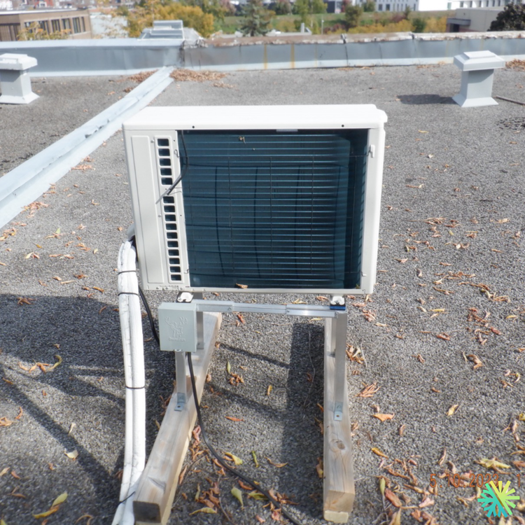 Réparation d’une thermopompe Panasonic sur toit plat à Ville-Marie (Montréal)