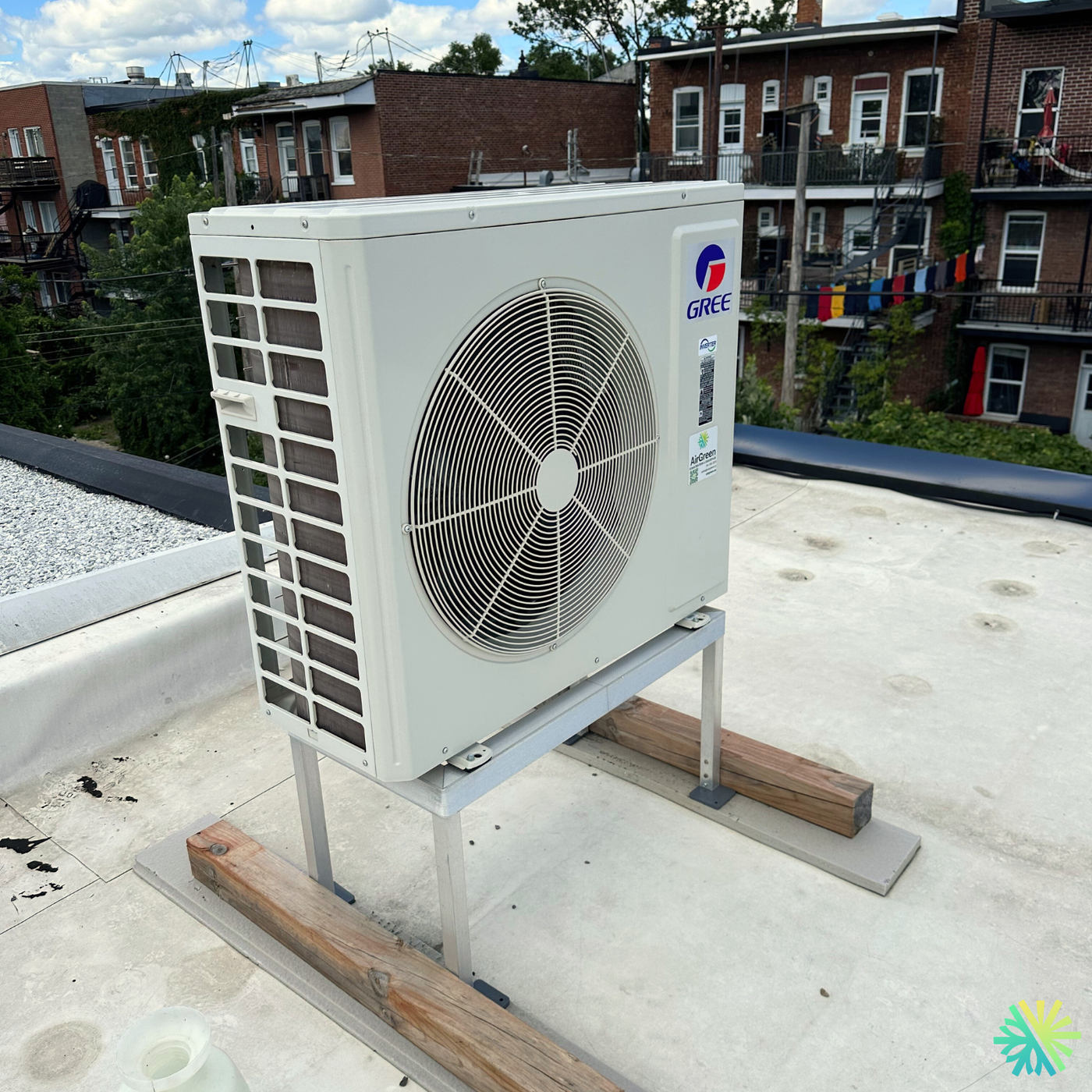 Réparation d’une thermopompe Gree sur toit plat dans le Plateau-Mont-Royal (Montréal)