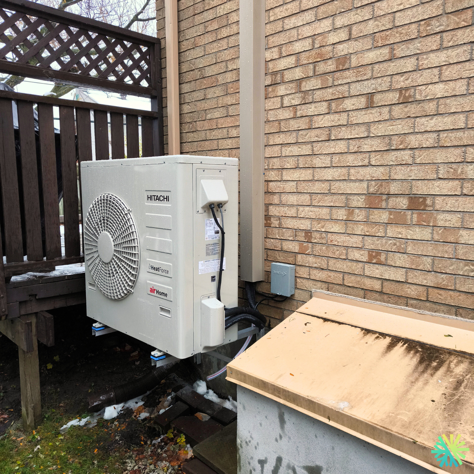 Service et entretien d’une thermopompe murale Hitachi à Pierrefonds-Roxboro (Montréal)