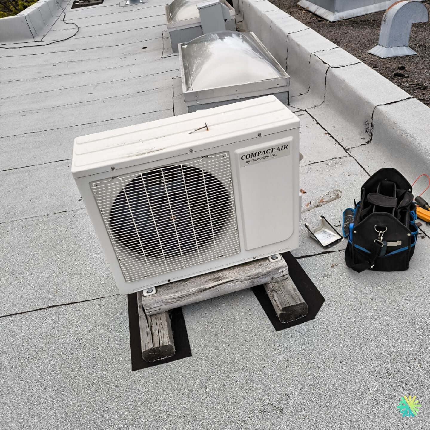 Réparation d’une thermopompe murale Compact Air à Rosemont–La Petite-Patrie