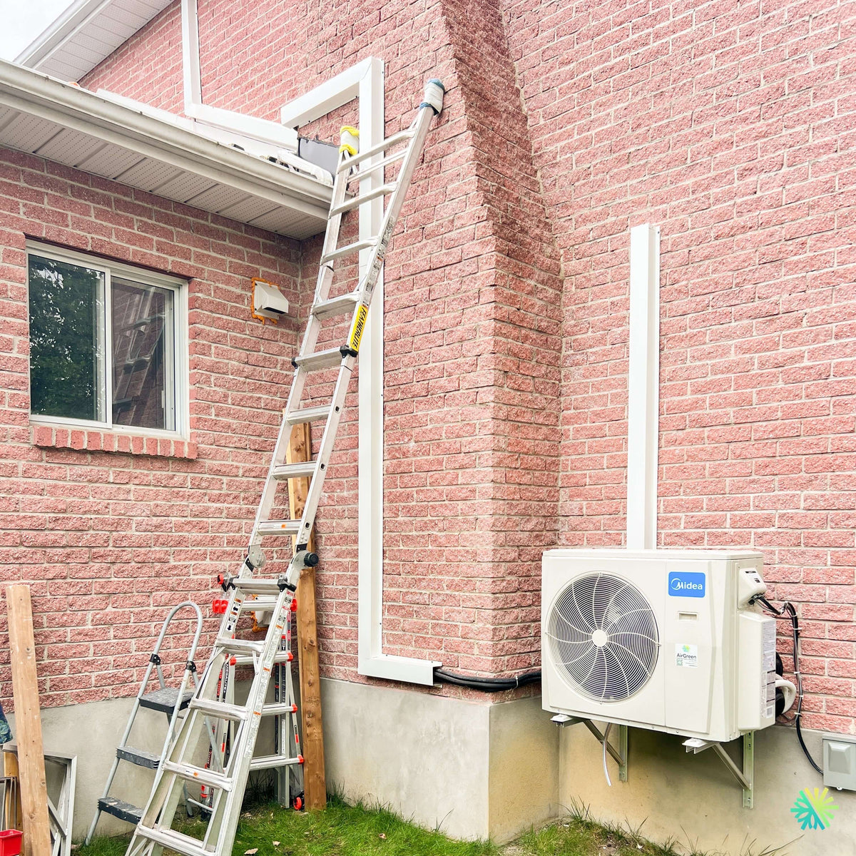 Installation d’une thermopompe triple zone MIDEA 28 à Sainte-Brigide-d’Iberville en Montérégie