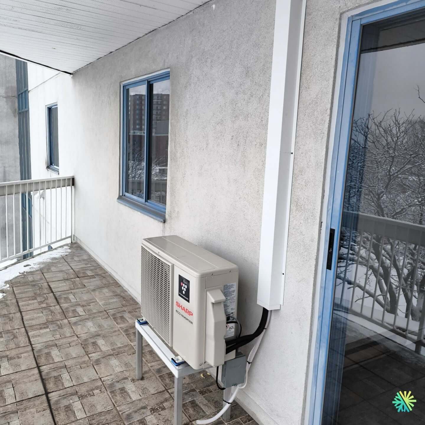 Installation d’une Sharp ZU1 thermopompe murale à Île-des-Sœurs (Montréal)