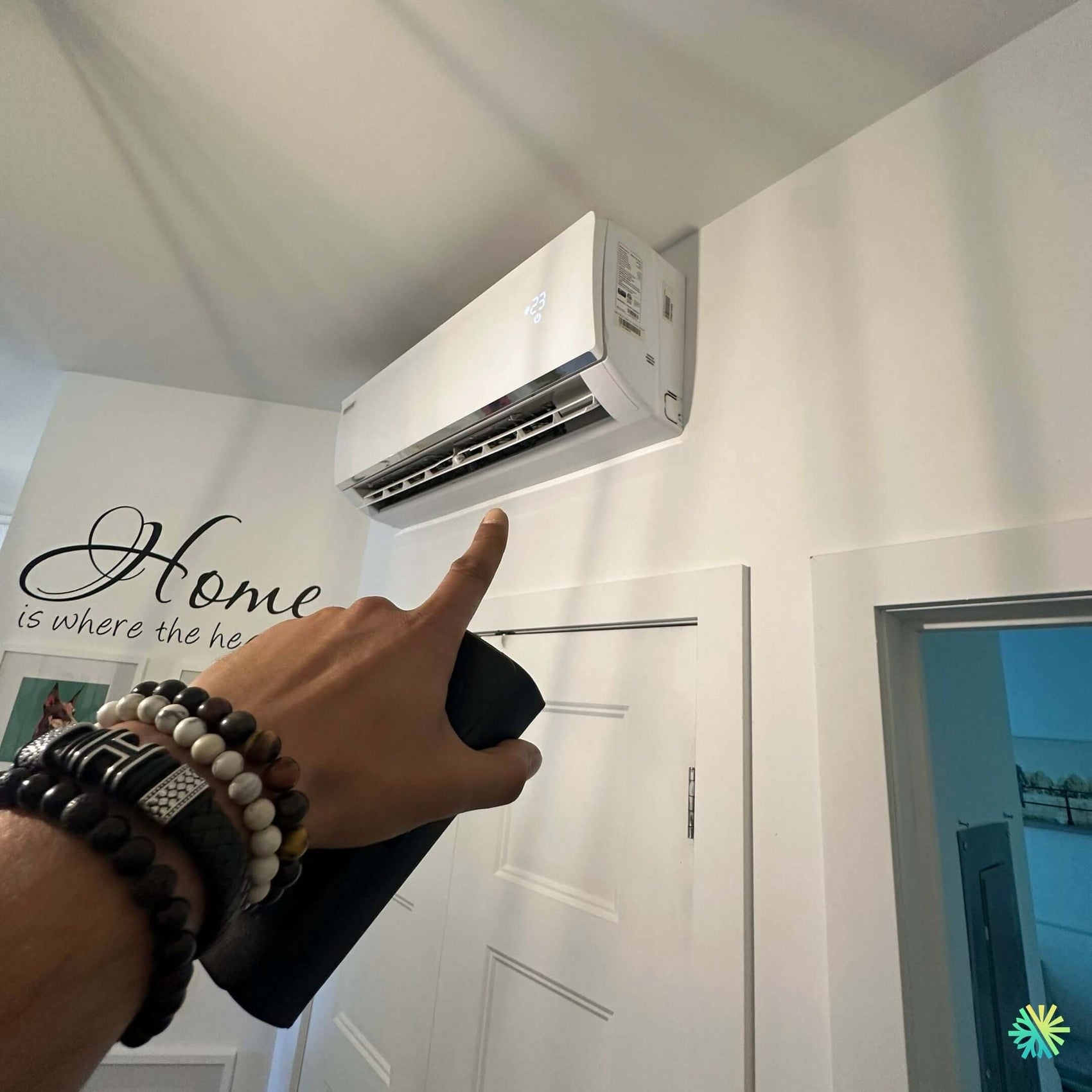 Réparation d’un climatiseur mural Midea à Sainte-Catherine