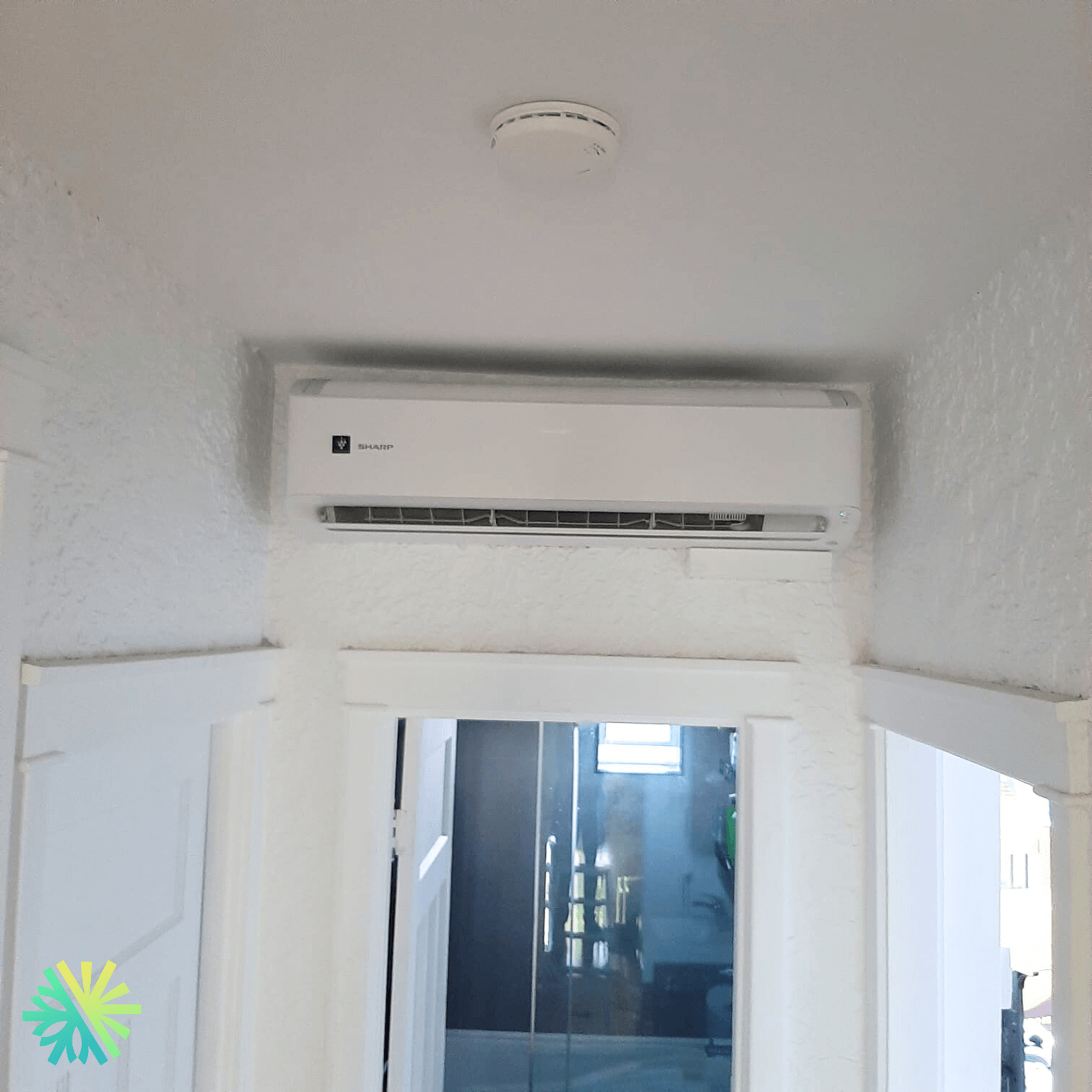 Installation d’une thermopompe murale Sharp ZU1 à Senneville