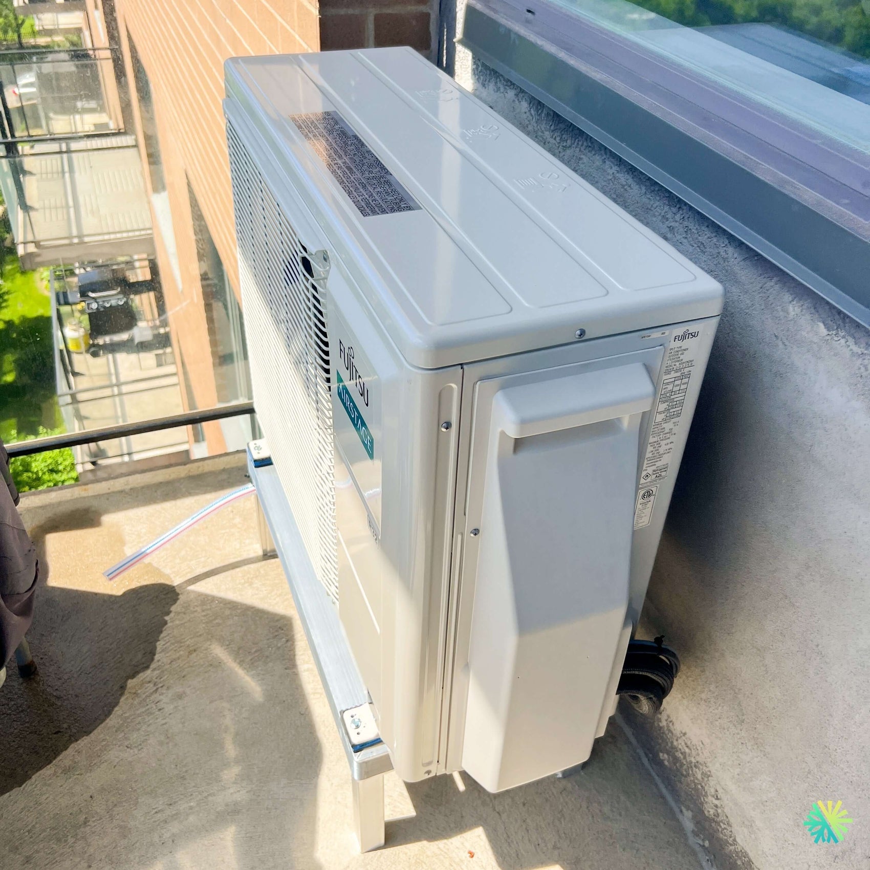 Installation d’une thermopompe murale Fujitsu AIRSTAGE Altair 700 à Saint-Urbain-Premier, en Montérégie