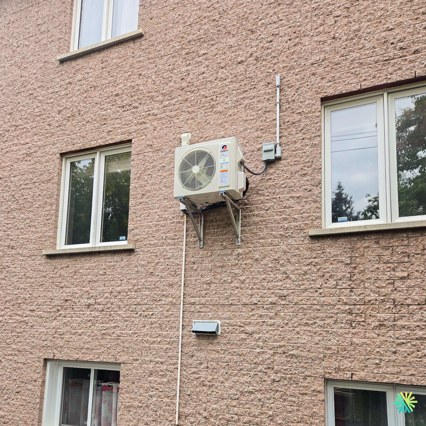 Installation d’une thermopompe murale GREE CLIVIA R32 Mini Split à Oka