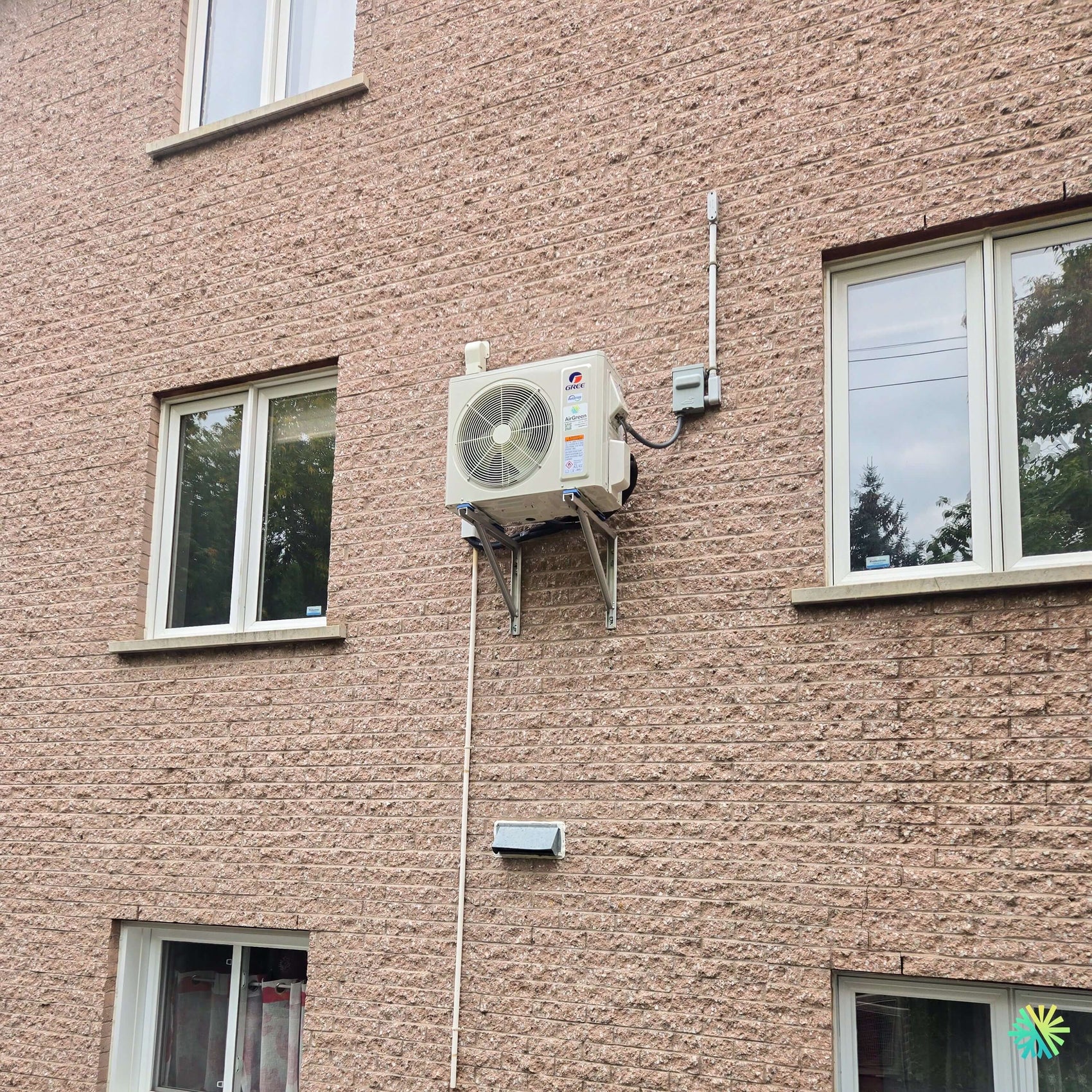 Installation d’une thermopompe murale GREE CLIVIA R32 Mini Split à Oka