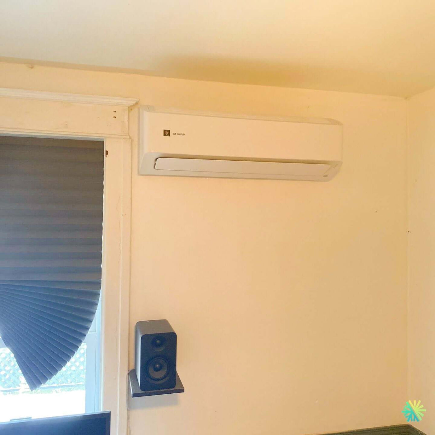 Thermopompe murale Sharp ZU1 12 000 BTU installée à Ville Mont-Royal : Une solution CVAC haut de gamme et efficace