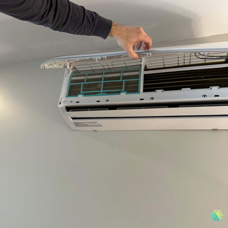 Entretien et nettoyage d’un climatiseur mural Midea à Sainte-Julie