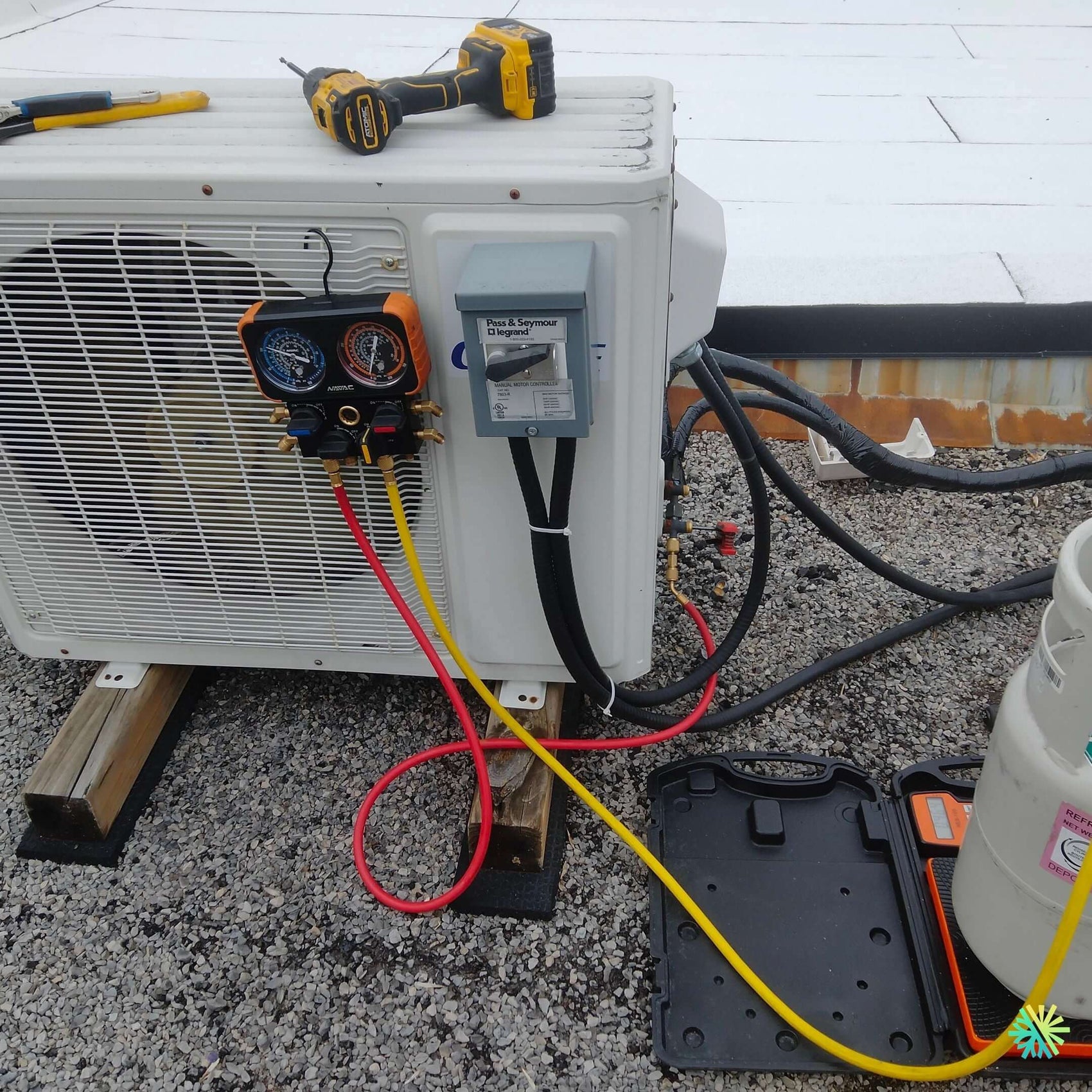 Réparation d’une thermopompe murale Midea à Côte-des-Neiges