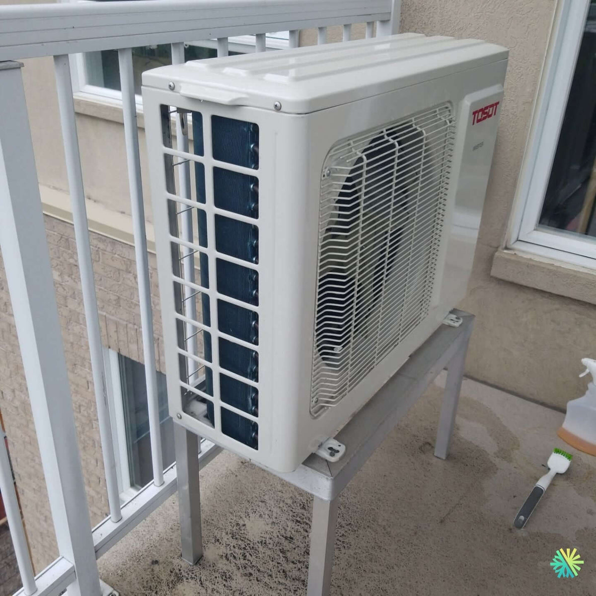 Installation d’une thermopompe murale Tosot à Chomedey, Laval