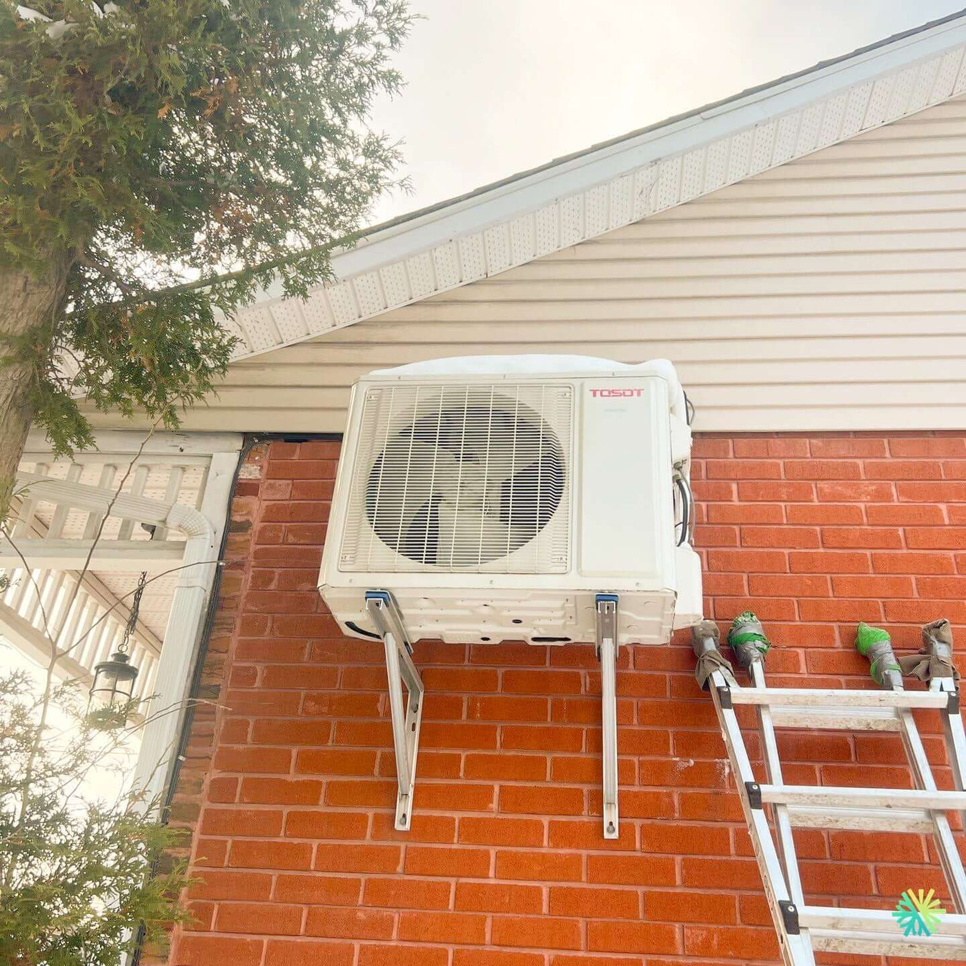 Réparation d'une thermopompe murale Tosot à Laval