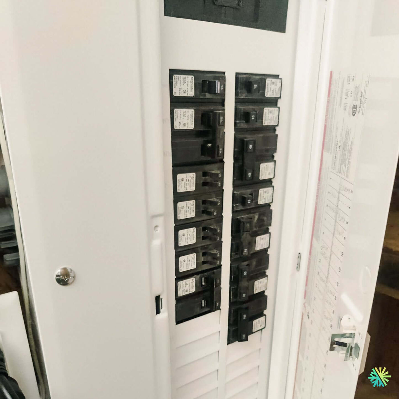 Avant/Après : Comment un petit commerce de Laval a réduit sa facture d’électricité de 40 % grâce à une nouvelle climatisation