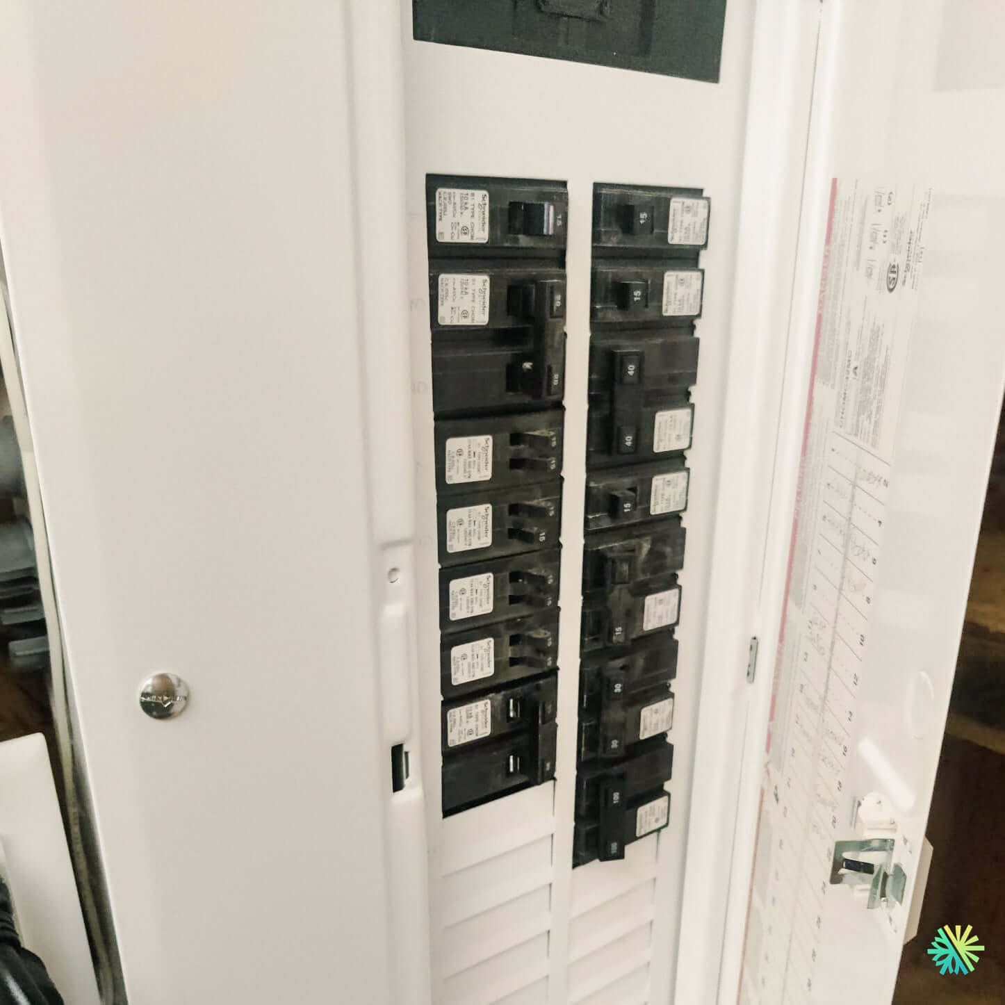 Avant/Après : Comment un petit commerce de Laval a réduit sa facture d’électricité de 40 % grâce à une nouvelle climatisation