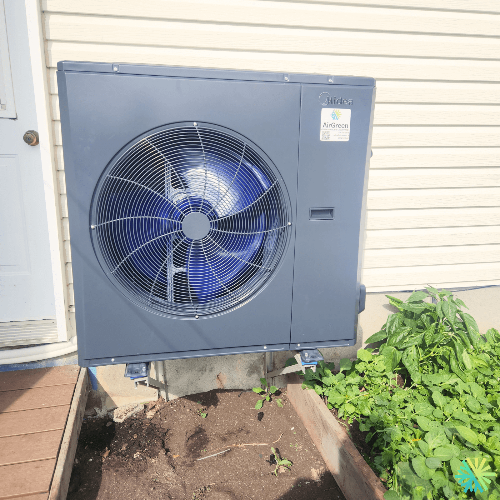 Thermopompe murale Midea à Sainte-Dorothée (Laval) : une installation propre et pensée pour l’hiver québécois