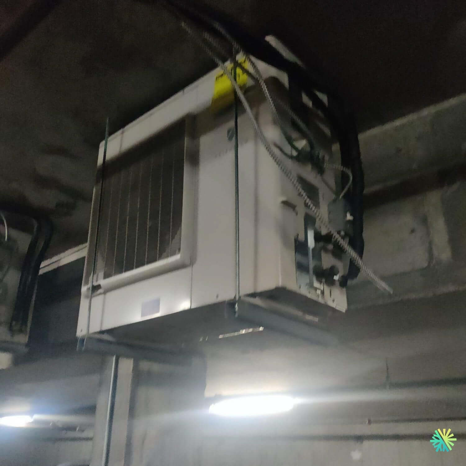 Réparation d’un système VRF Midea à Côte-des-Neiges–Notre-Dame-de-Grâce
