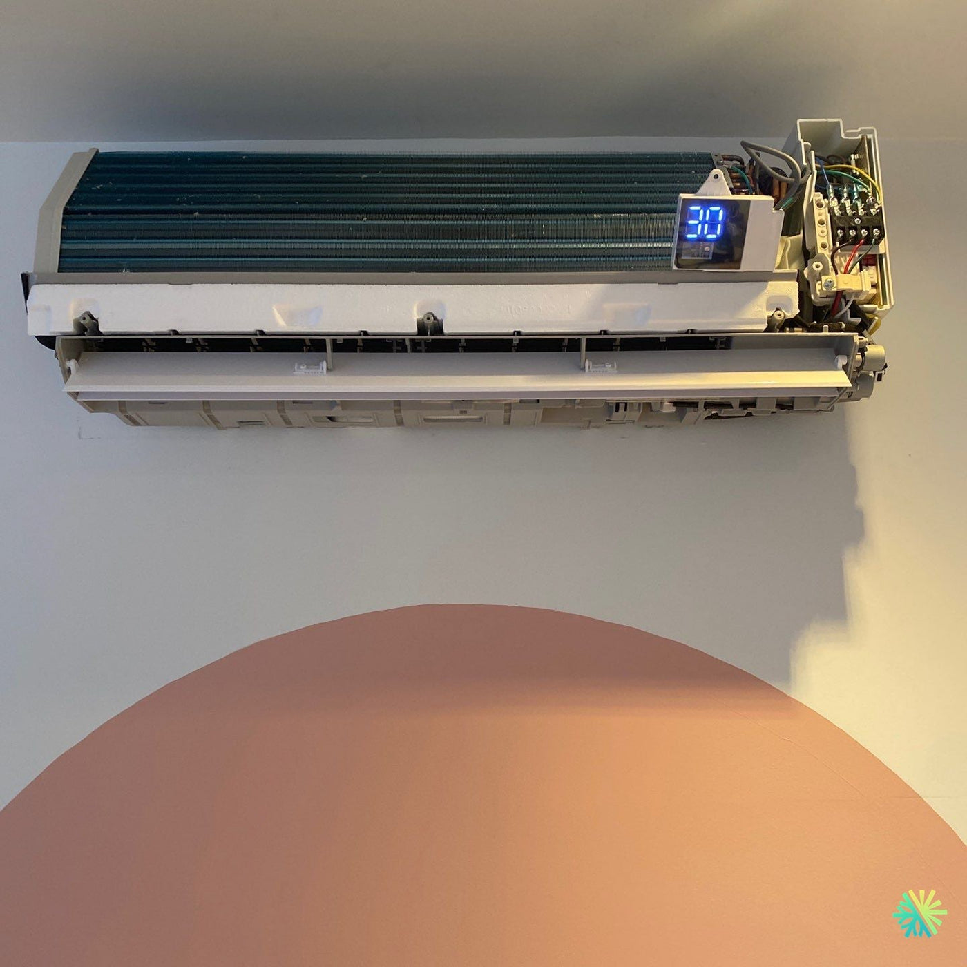 Réparation d’un climatiseur mural Midea à Saint-Constant