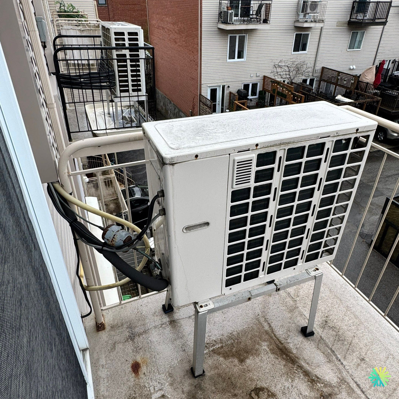 Réparation d’une thermopompe murale Midea à Outremont