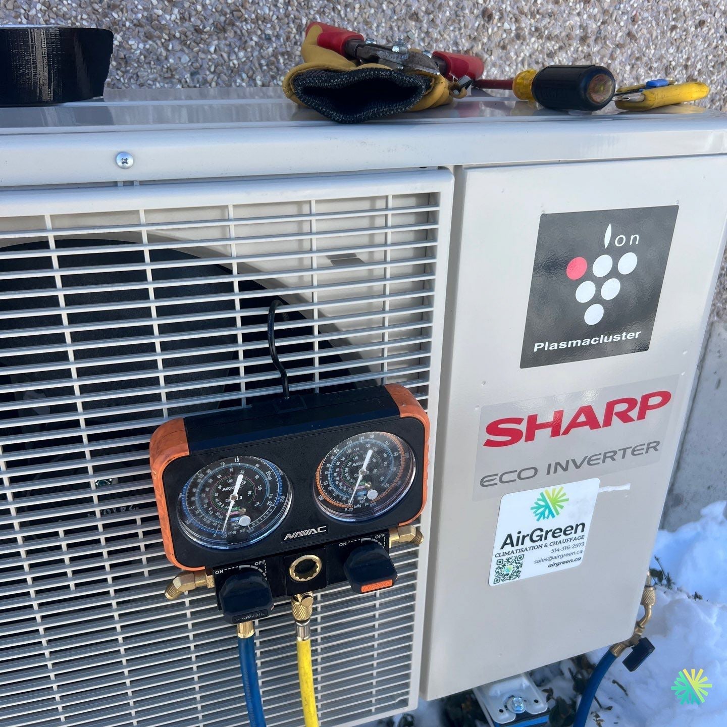 Réparation d’une thermopompe murale Sharp à Sainte-Dorothée