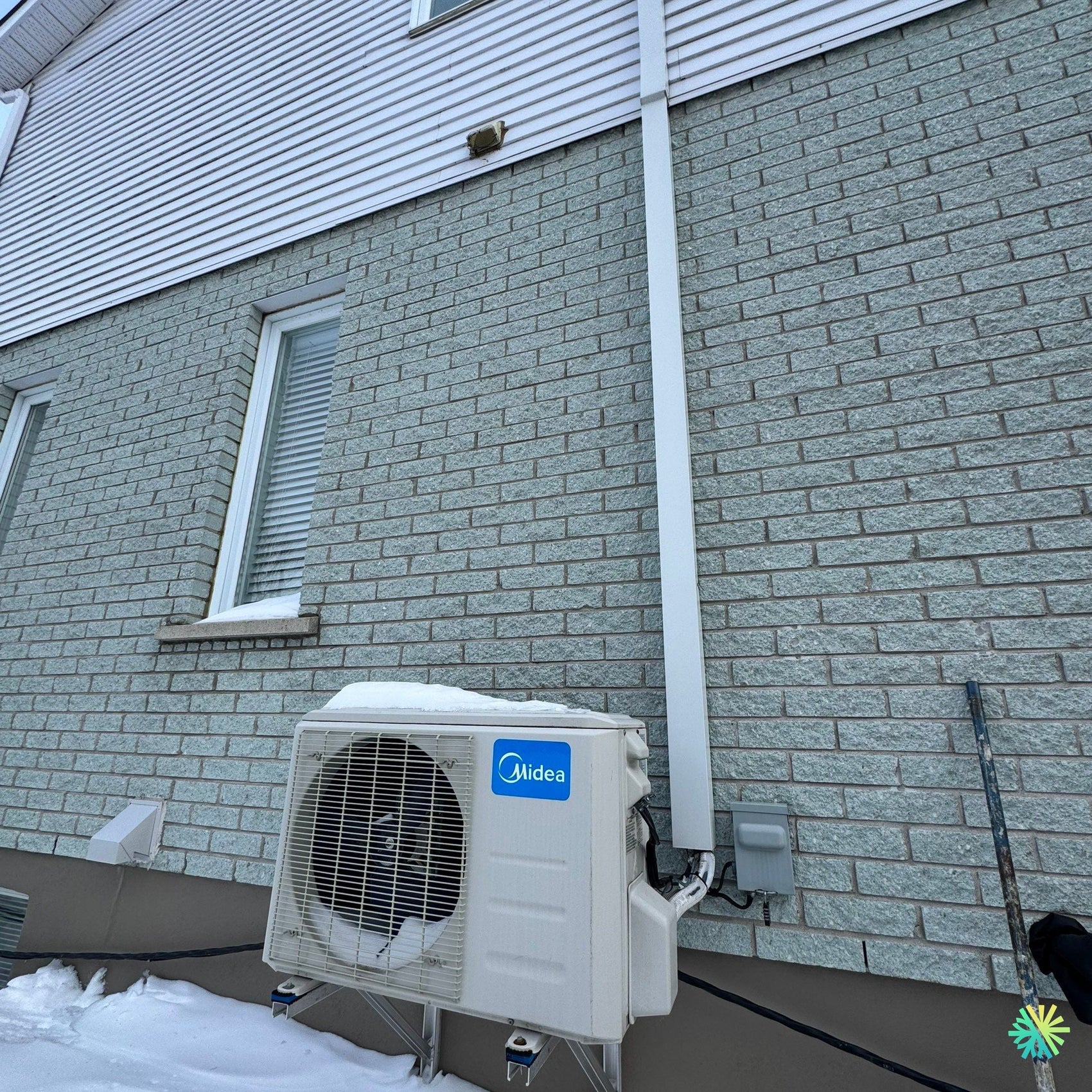 Réparation d’une thermopompe murale Midea à Sainte-Thérèse