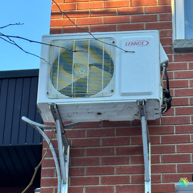 Réparation d’une thermopompe murale Lennox à Ville Mont-Royal