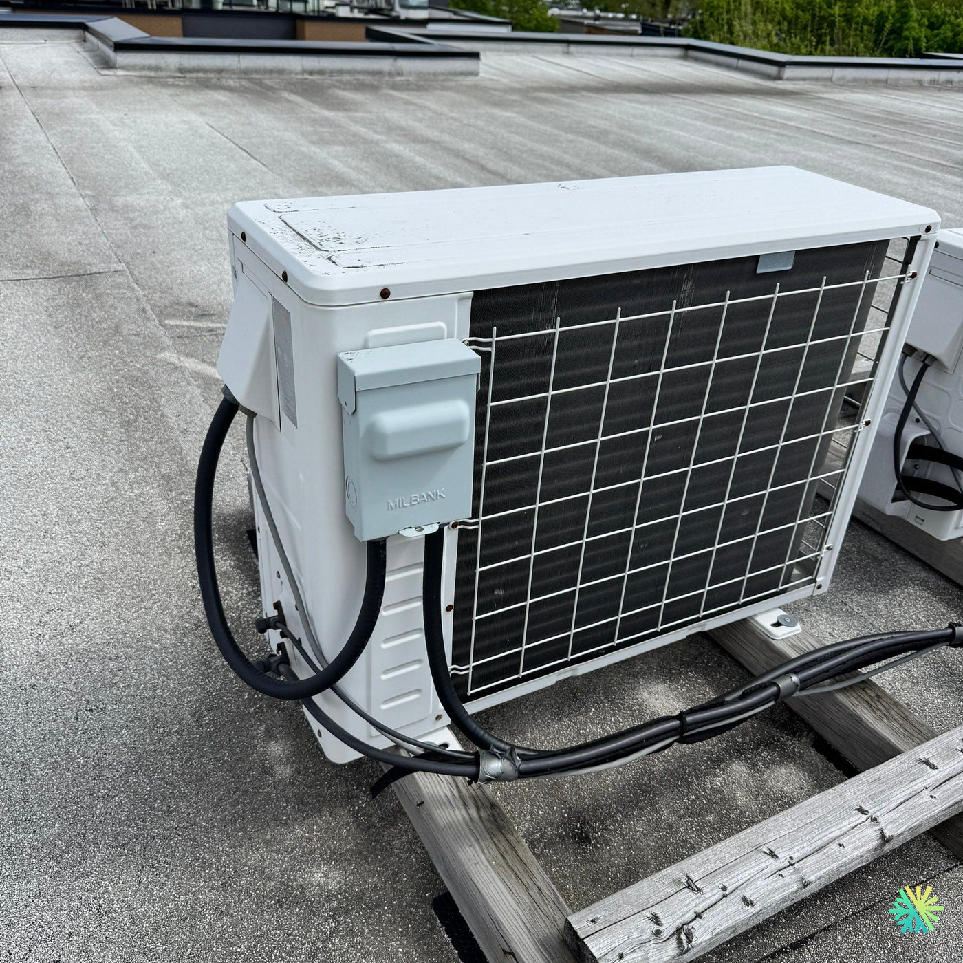 Réparation d’une thermopompe murale Midea à Brossard