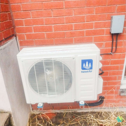 Installation of a ForestAir E24 wall-mounted heat pump in Saint-Urbain-Premier