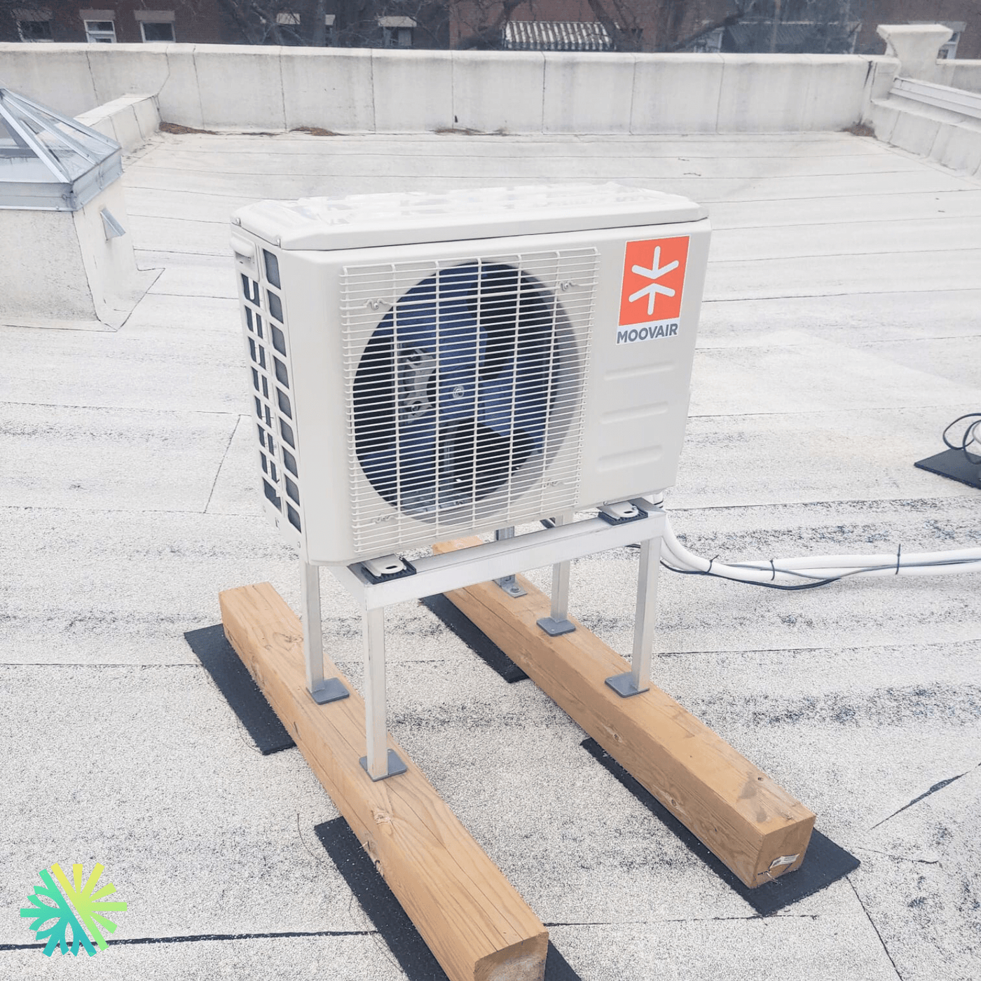 Installation d'une thermopompe Mini Split MOOVAIR 12 000 BTU à Montréal