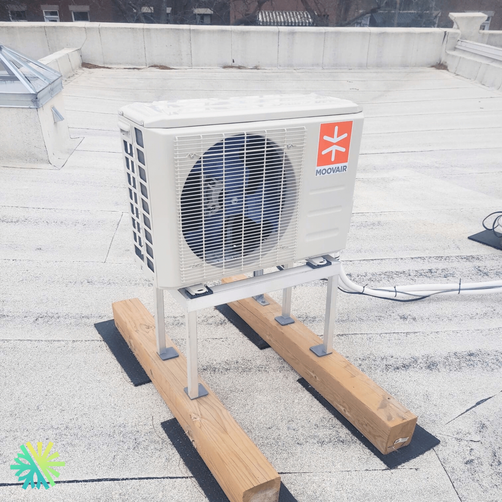 Installation d'une thermopompe Mini Split MOOVAIR 12 000 BTU à Montréal