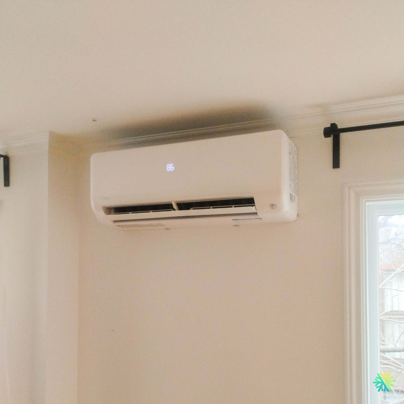 Installation d’une thermopompe murale MIDEA35 12 000 BTU à Blainville : une solution compacte, efficace et bien adaptée aux maisons de la Rive Nord