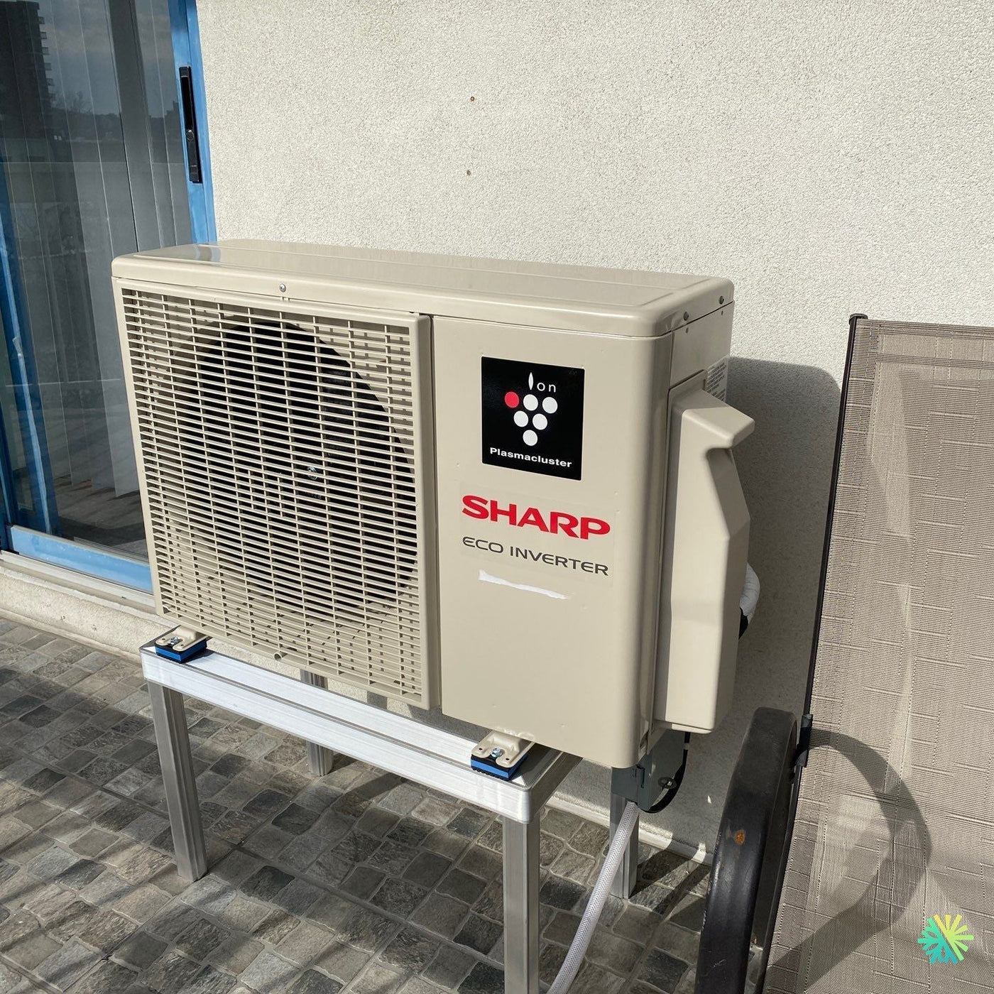 Installation d’une thermopompe murale Sharp ZHU1 à Sainte-Dorothée (Laval)