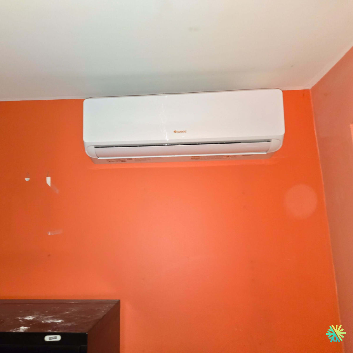 Installation d’une thermopompe murale GREE LIVO R32 – climatiseur mini split à Sainte-Rose, Laval