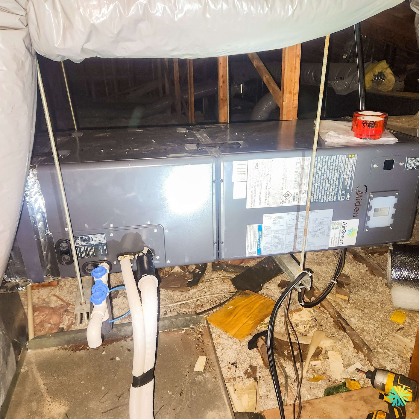 Installation d’une fournaise électrique MIDEA EVOX G3 4 tonnes avec système central Air Handler à Sainte-Julie