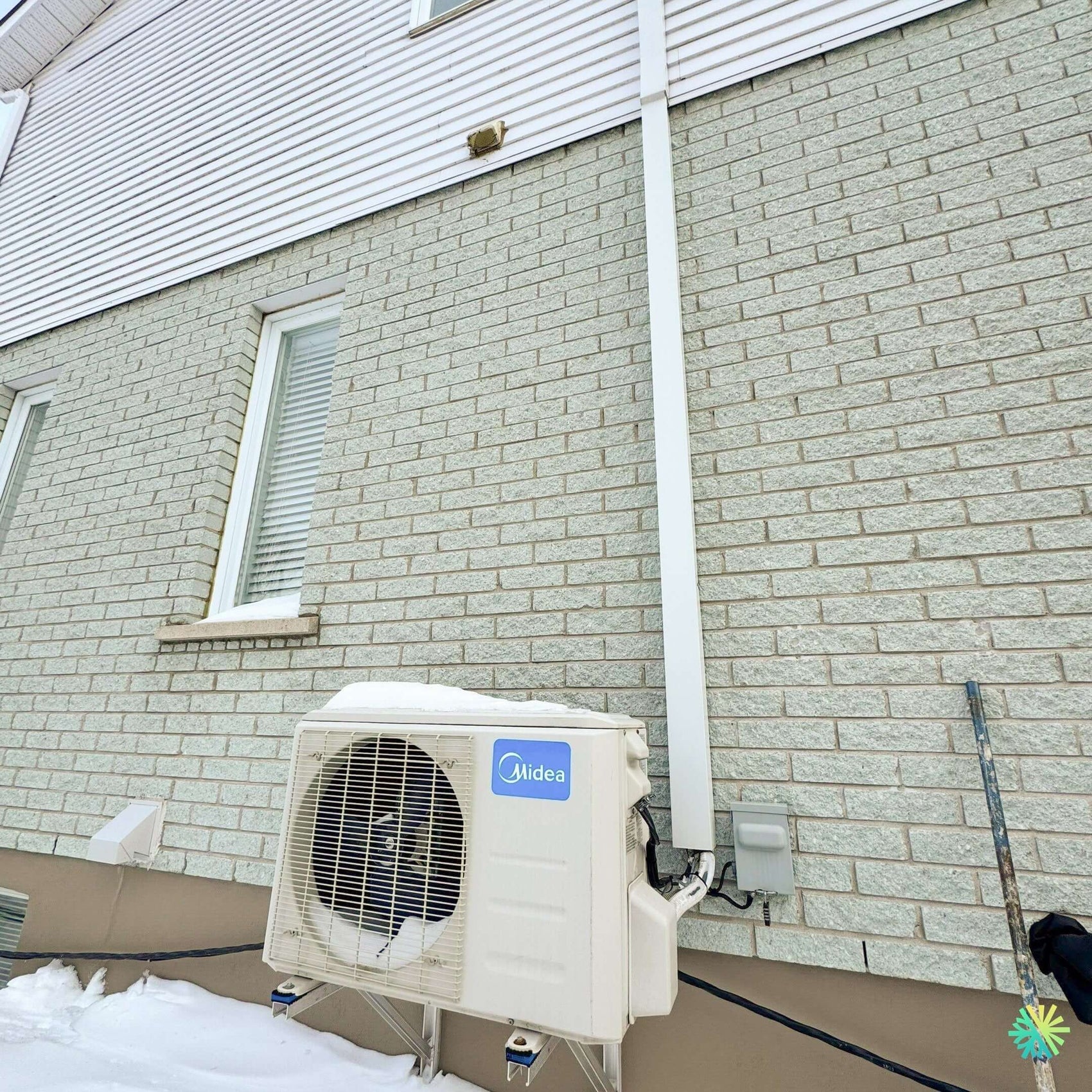 Intervention hivernale réussie à Kirkland : diagnostic et réparation d’une thermopompe murale Midea