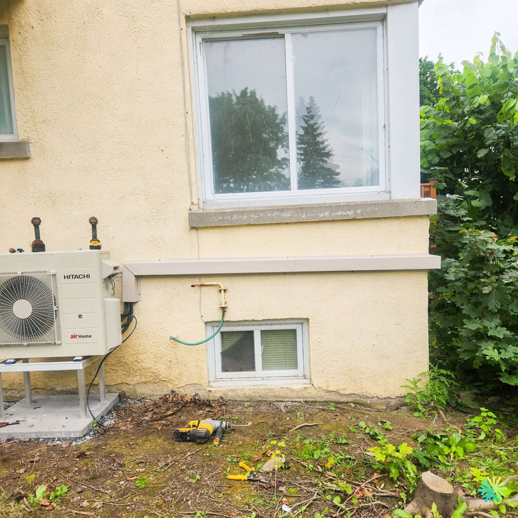 Installation d’une thermopompe murale Hitachi airHome 400 de 12 000 BTU à Beaconsfield, dans l’Ouest-de-l’Île de Montréal
