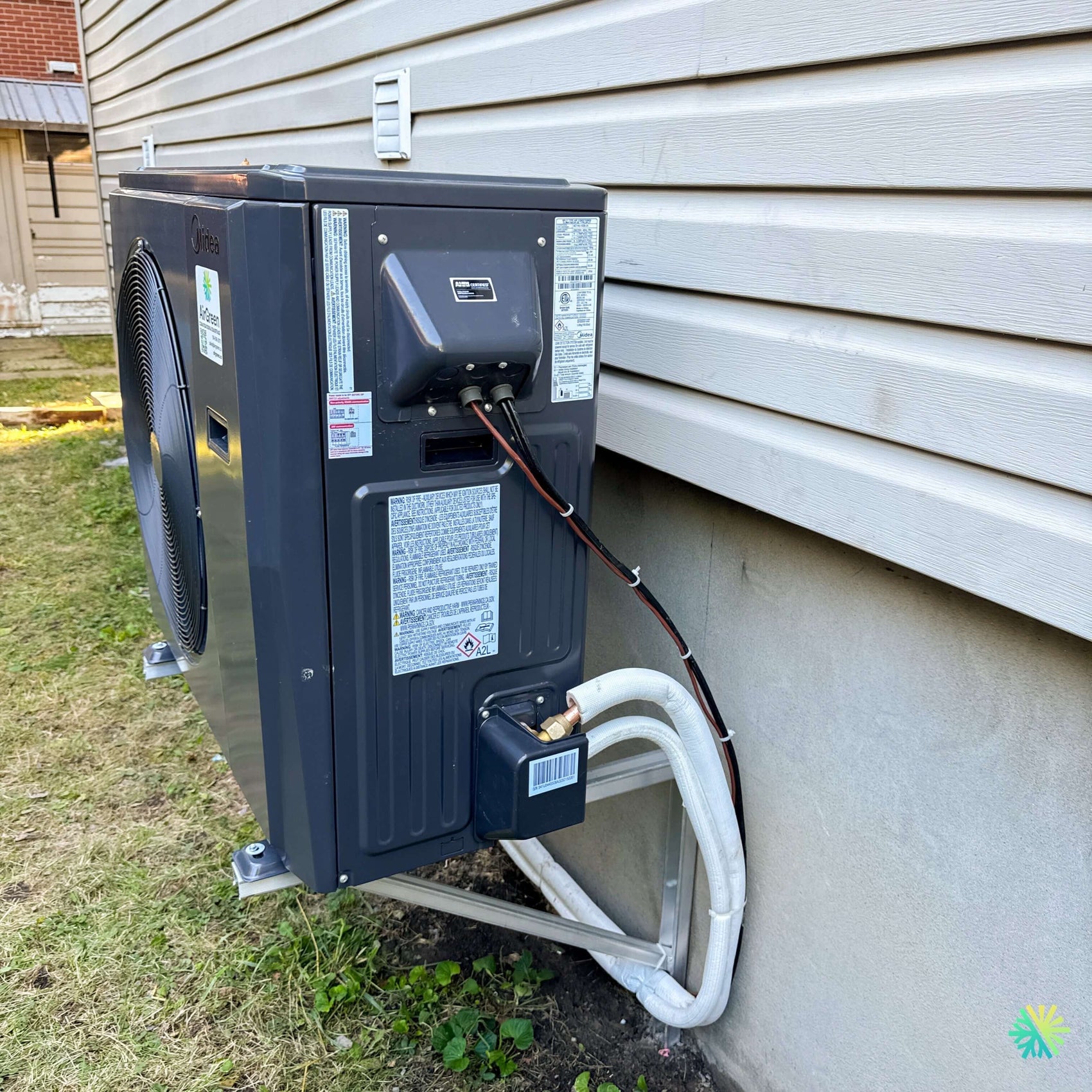 Installation d’une thermopompe centrale MIDEA EVOX G3 2.5 tonnes à Dollard-des-Ormeaux, dans l’Ouest-de-l’Île de Montréal