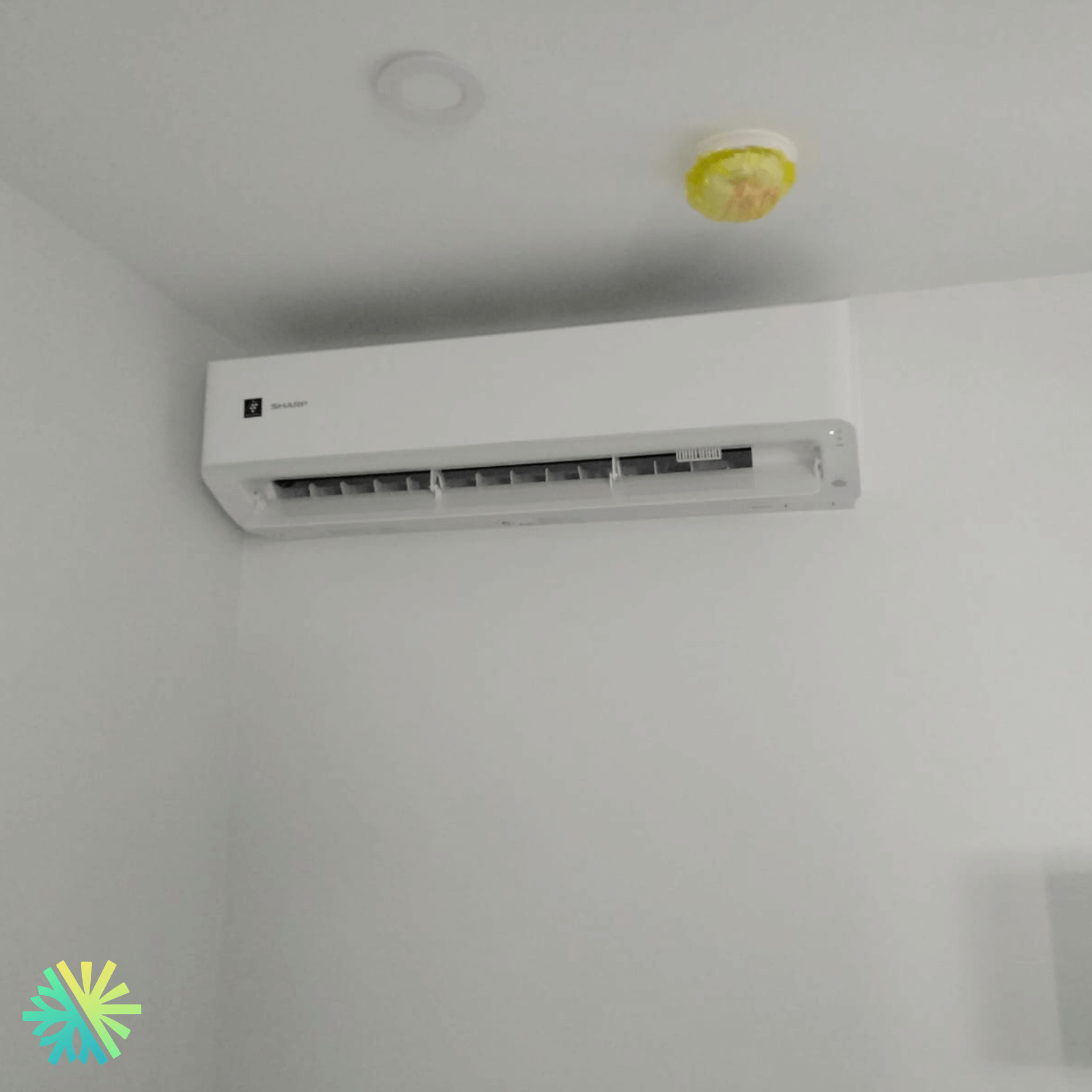 Installation d'une thermopompe murale Sharp ZU1 à Candiac, Rive-Sud