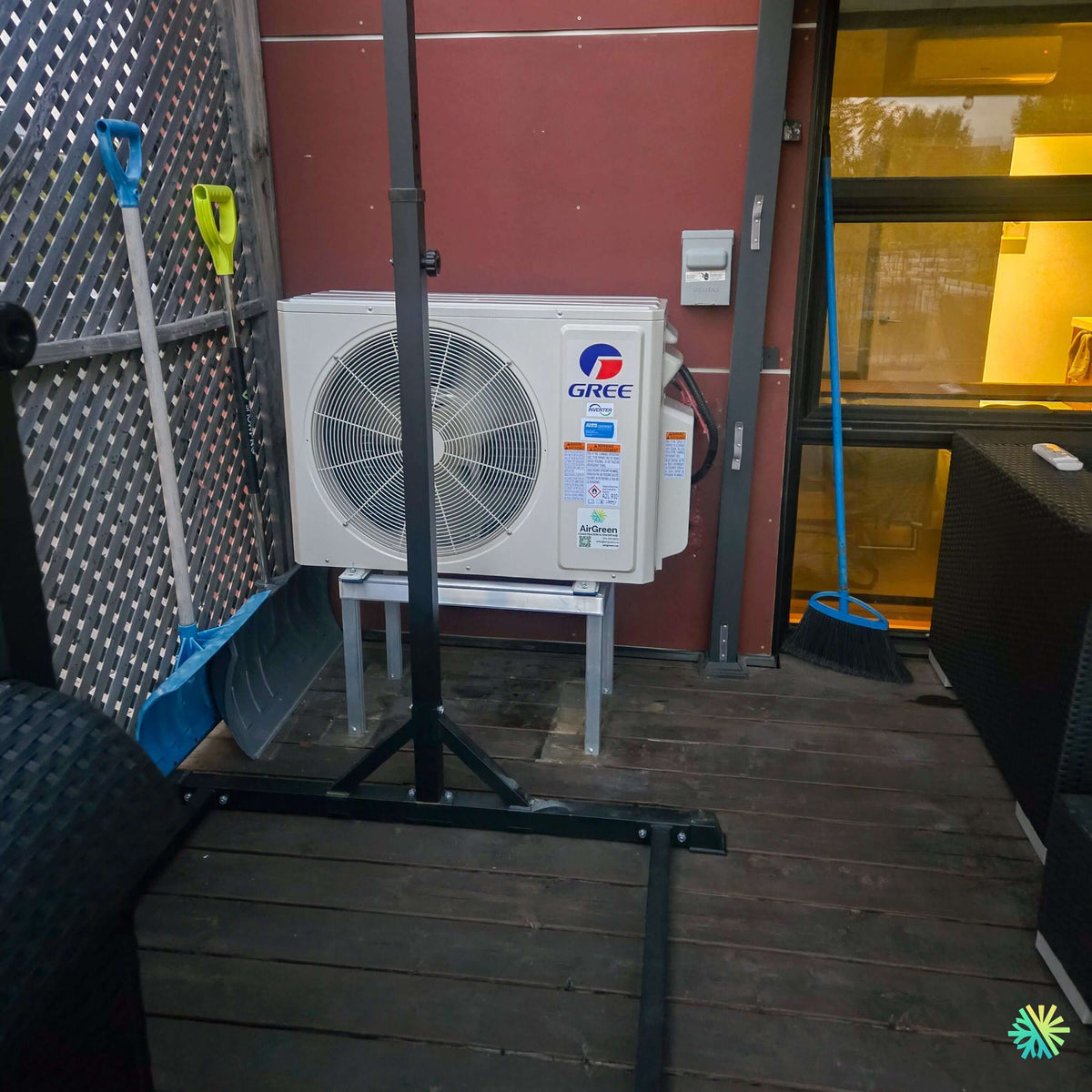 Installation d'une thermopompe murale 2 têtes GREE FreeMatch R32 (GWHD(18)ND6MO) à Brossard, agglomération de Longueuil
