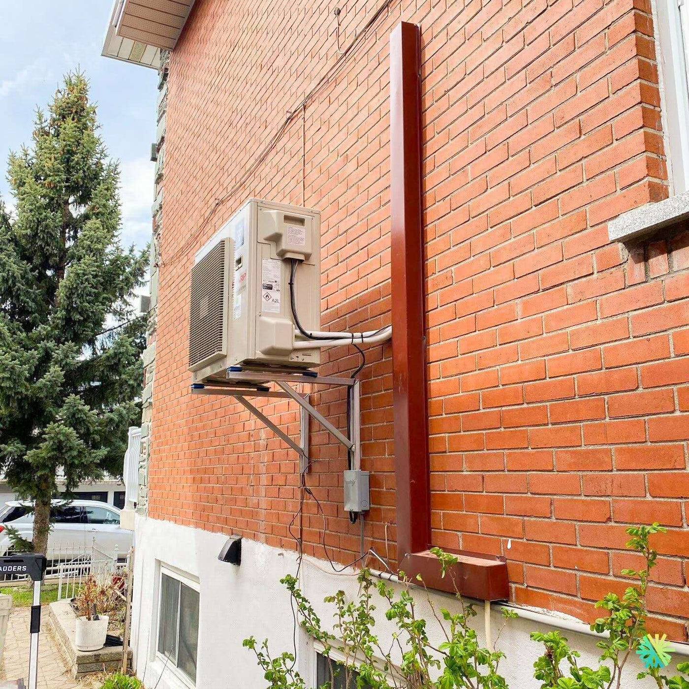 Thermopompe murale ultra-compacte : véritable solution ou compromis risqué pour les petits espaces montréalais ?