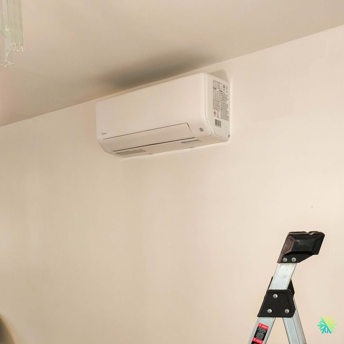 Installation d’une thermopompe triple zone MIDEA MIDEA 28 à Saint-Valentin, en Montérégie