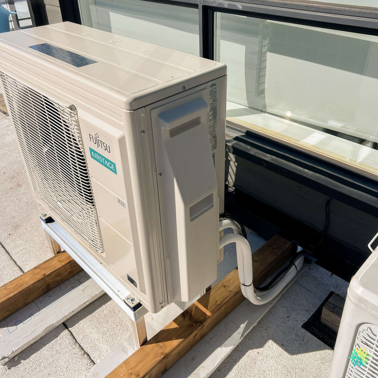 Installation d’une thermopompe murale Fujitsu AIRSTAGE Orion XLTH à Saint-David : performance grand froid et installation sur toit-terrasse