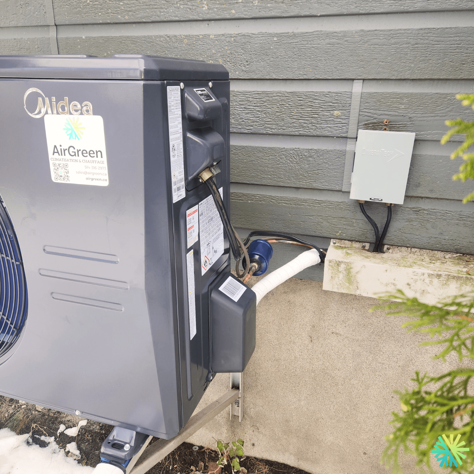 Installation d’une thermopompe murale Midea à Sainte-Rose (Laval)