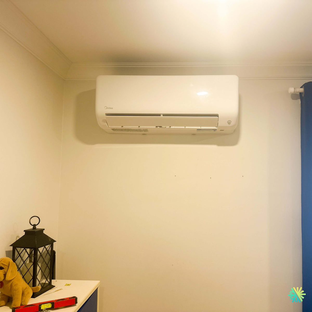 Installation d’une thermopompe murale MIDEA MIDEA35 à Varennes sur la Rive-Sud de Montréal