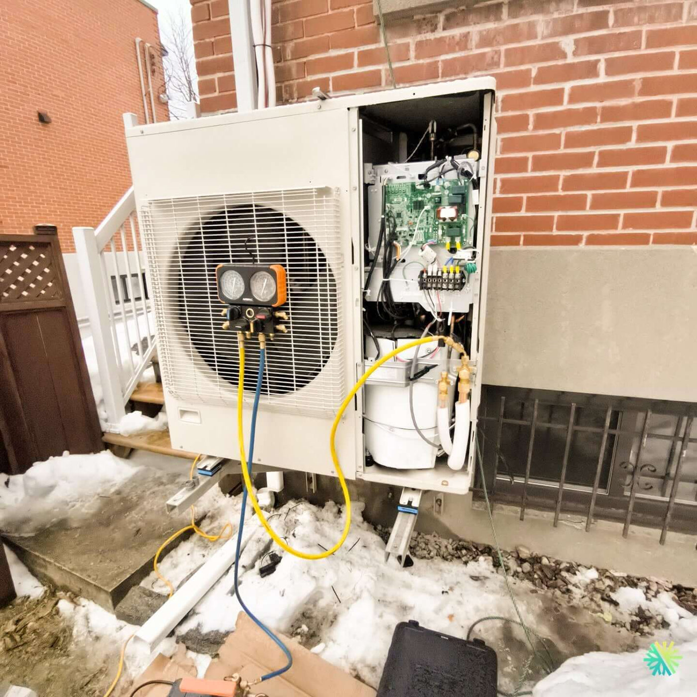 Installation d'une thermopompe centrale Fujitsu AMUG-XLTH à Notre-Dame-de-Grâce, Montréal