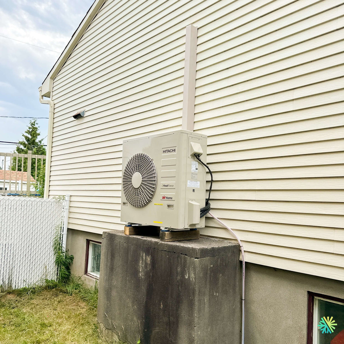 Installation d’une thermopompe multizone double zone HITACHI airHome Multi à Auteuil, Laval