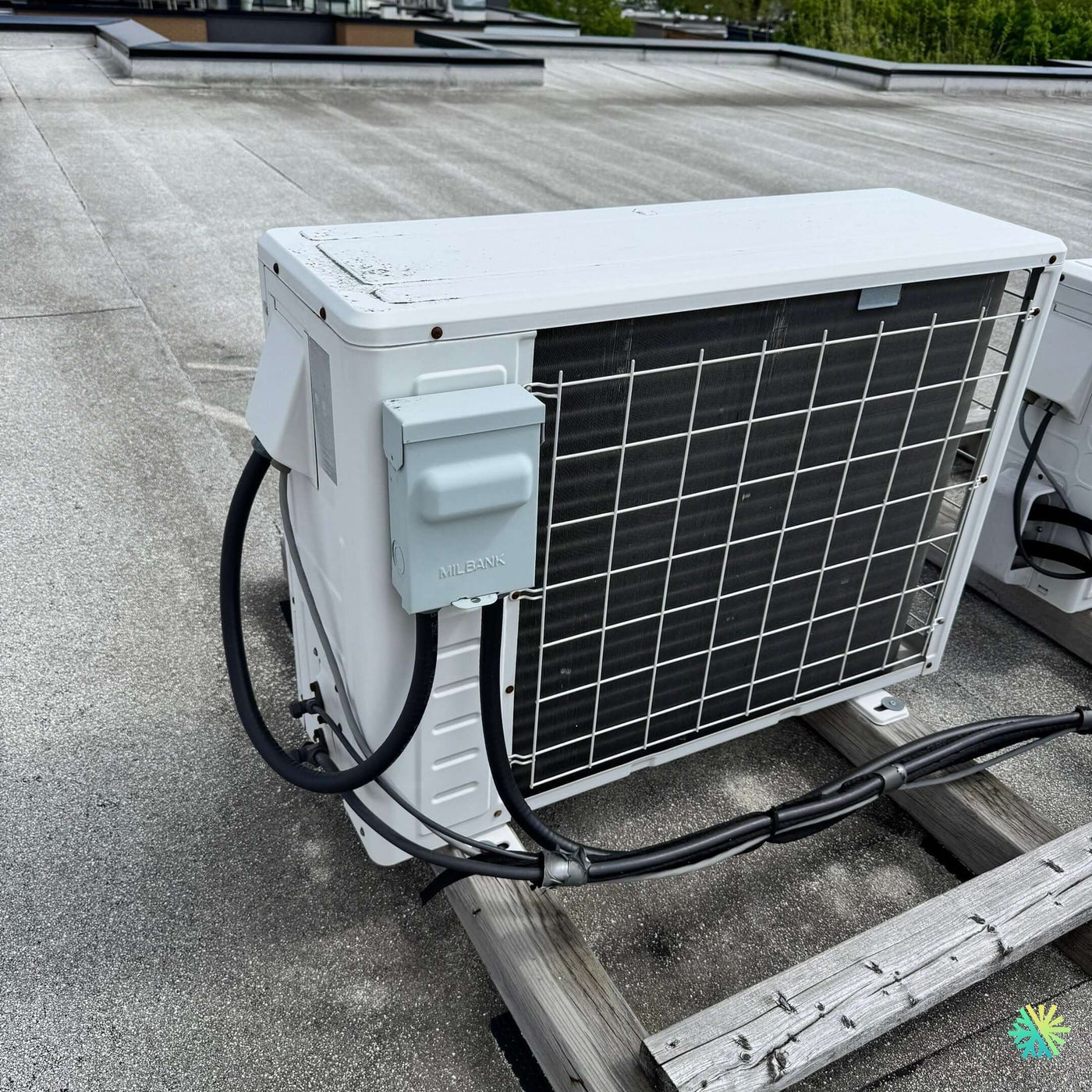 Réparation d’une thermopompe murale Midea à Brossard