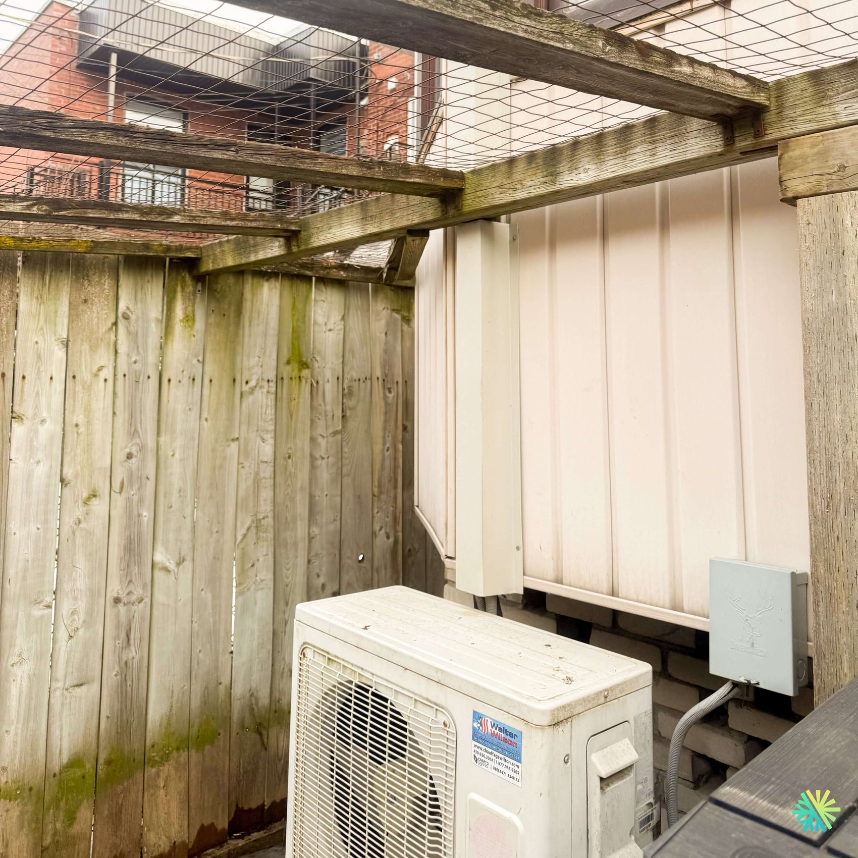 Réparation d’une thermopompe murale résidentielle à LaSalle