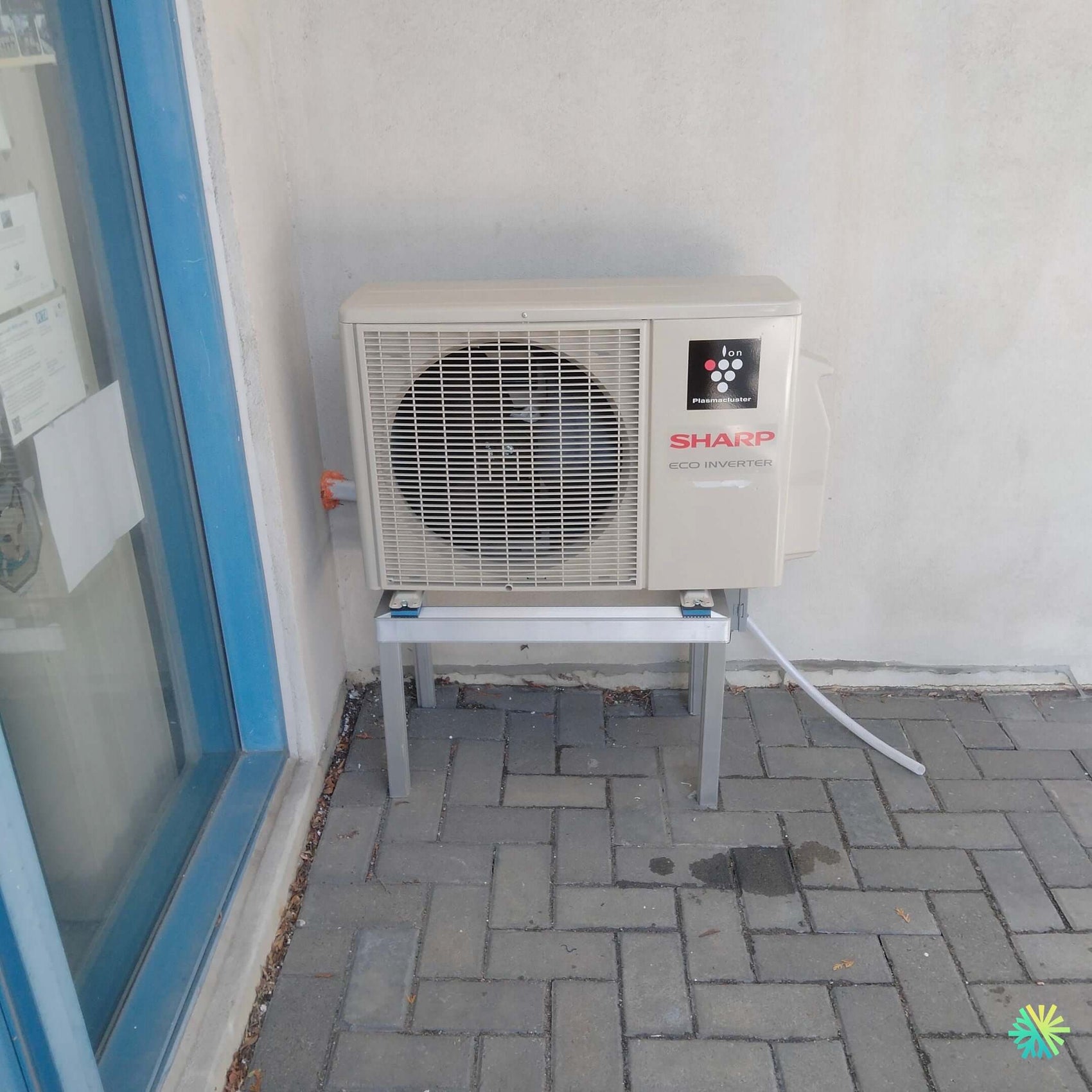 Installation d’une thermopompe murale Sharp ZU1 à Laval (Sainte-Dorothée)