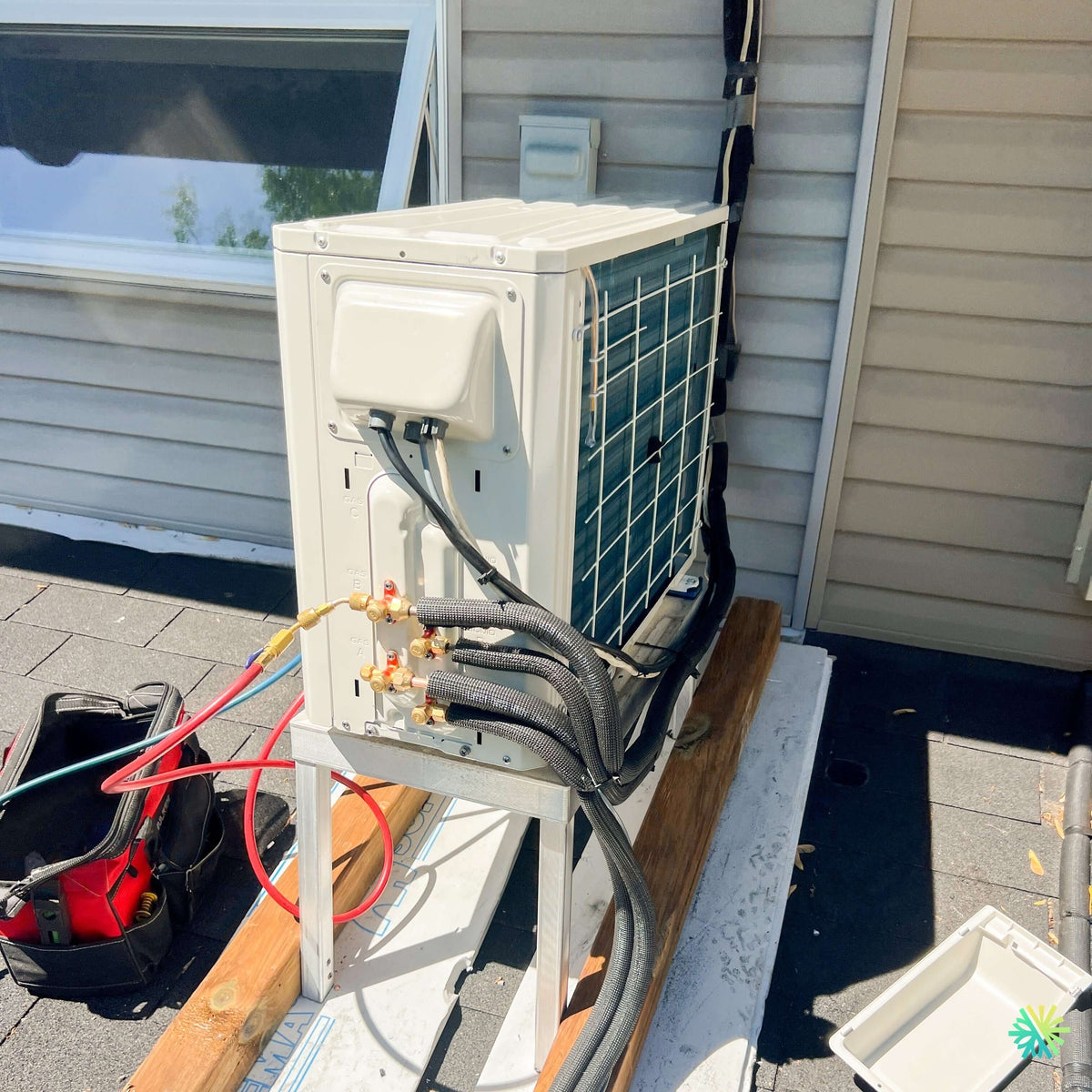 Installation d'une thermopompe 2 têtes GREE FreeMatch R32 à Mont-Saint-Hilaire (MRC de La Vallée-du-Richelieu)