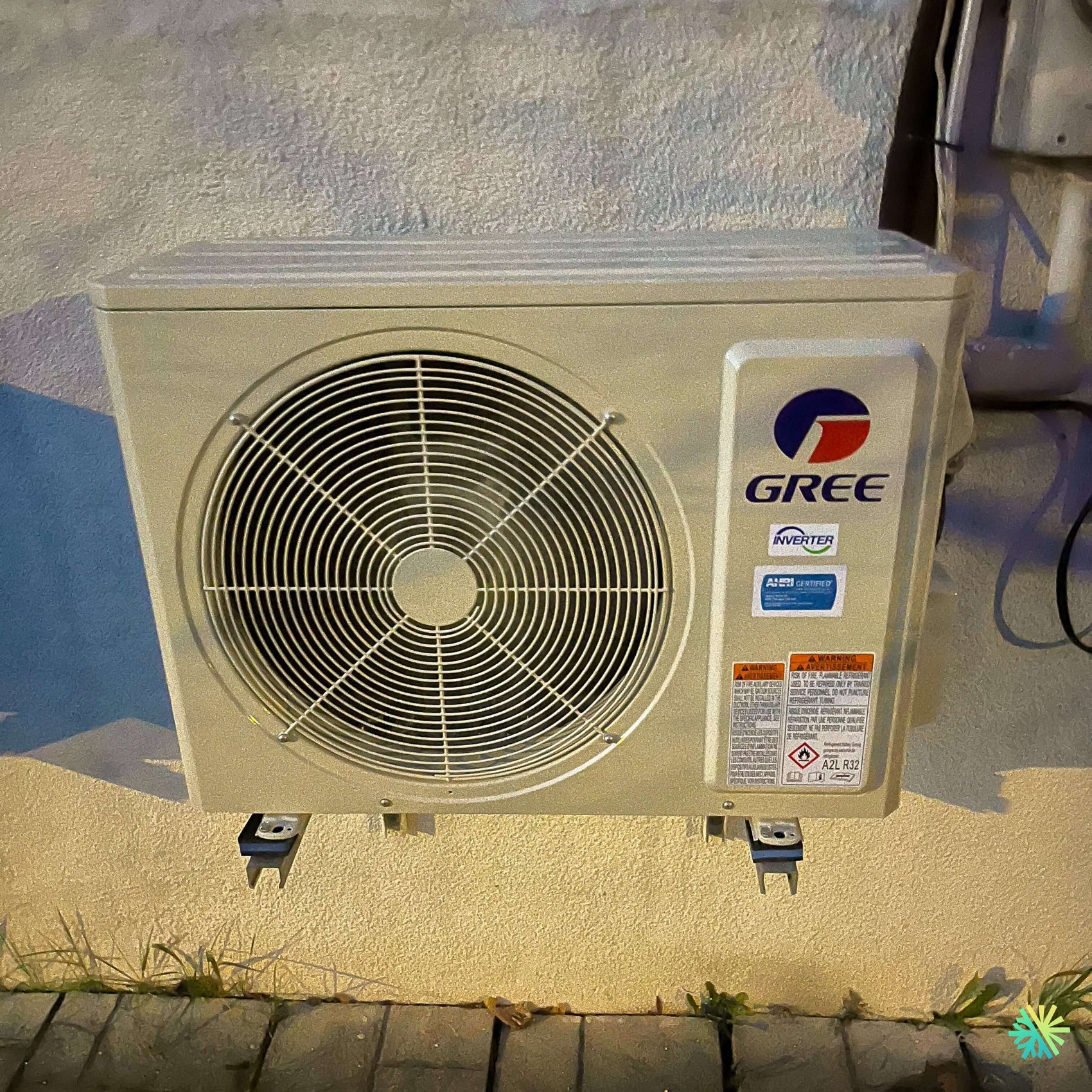 Installation d’une thermopompe murale GREE SAPPHIRE R32 à l’Île-des-Sœurs, Montréal : climatiseur Mini Split mural installé avec précision par AirGreen